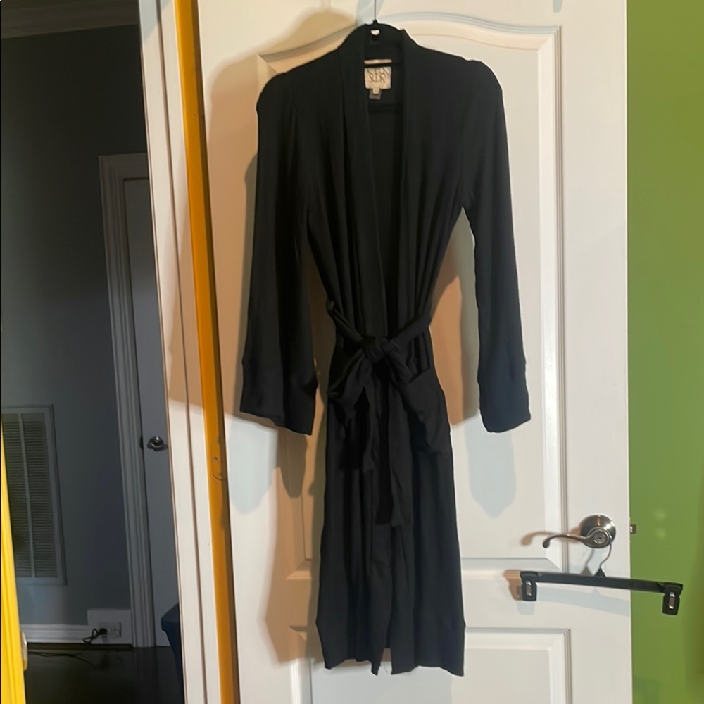 🌚Chaser long sleeve sweater black medium pit to pit 21 with pockets and belt. 🌚
